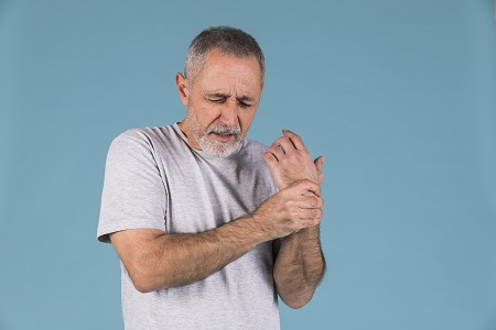 a lábam zsibbad, és az ízületeim fájnak